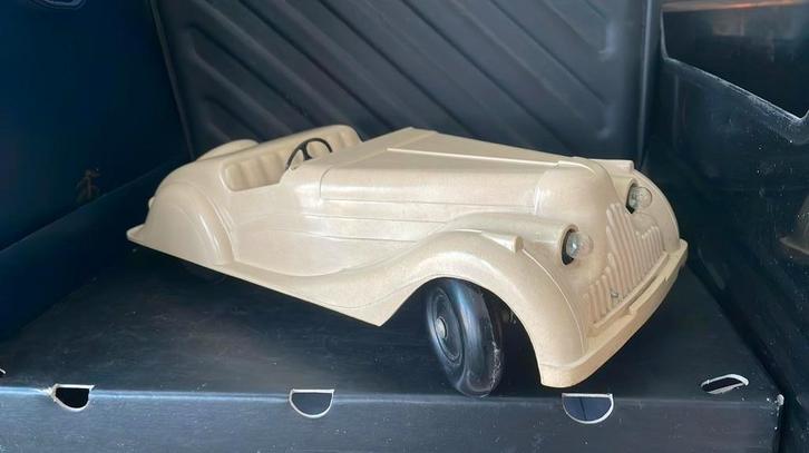 Prachtige bakelieten auto 34 cm merk is CODEG, Hobby en Vrije tijd, Modelauto's | Overige schalen, Gebruikt, Auto, Ophalen of Verzenden