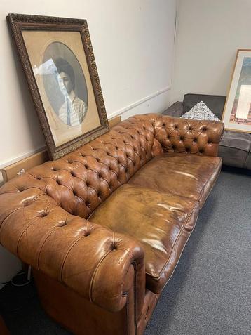 Orginele Chesterfield 2 zits beschikbaar voor biedingen