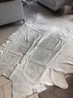 Groot wit/groengrijze koeienhuid met een zilveren vleug, Huis en Inrichting, Ophalen, Wit, 150 tot 200 cm, 200 cm of meer