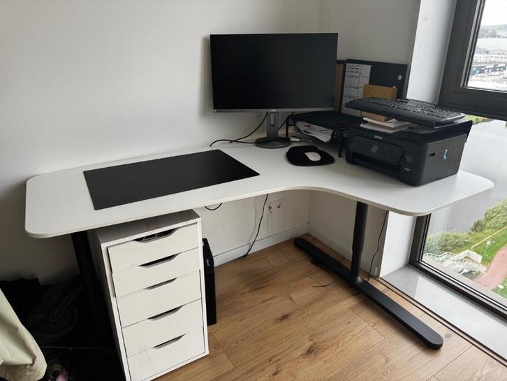 IKEA BEKANT Hoekbureau, Huis en Inrichting, Bureaus, Zo goed als nieuw, Bureau, In hoogte verstelbaar, Ophalen