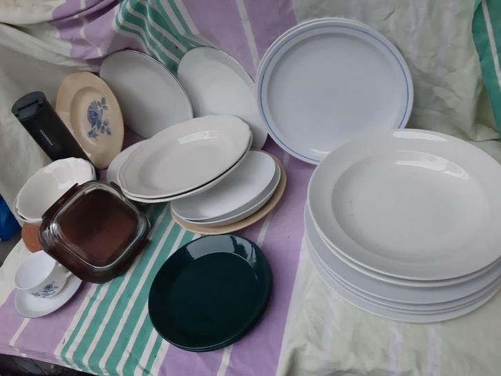 Serviesgoed, borden schalen, Ikea, White Basics, La-Beel, Huis en Inrichting, Keuken | Servies, Zo goed als nieuw, Bord(en), Overige stijlen