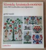 Klassieke Kruissteek-motieven - Gertie Wandel - 1981, Hobby en Vrije tijd, Handborduren, Patroon, Gebruikt, Ophalen of Verzenden
