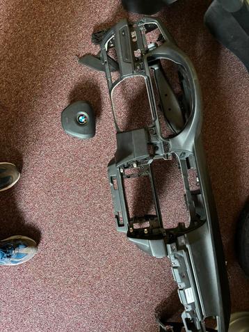 BMW f10 / f11 facelift dashbord met headup en airbags beschikbaar voor biedingen