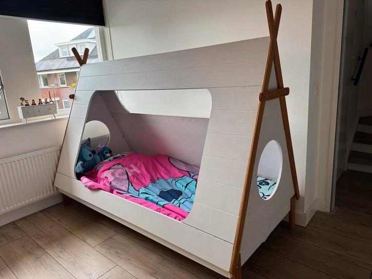Tipi bed met tipi kast, Kinderen en Baby's, Kinderkamer | Bedden, Gebruikt, 180 cm of meer, 85 tot 100 cm, Lattenbodem, Ophalen