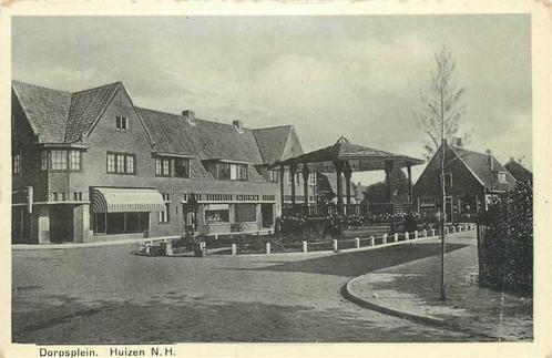 (300-144-029) Huizen Dorpsplein, Verzamelen, Ansichtkaarten | Nederland, Noord-Holland, Verzenden