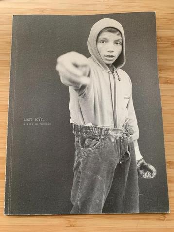 Lost Boys (ltd. edition 112/200 ) Joost Vandebrug Cinci Lei beschikbaar voor biedingen