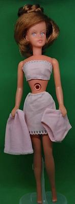 Vintage Barbie/Tressy Lingerie Roze, Verzamelen, Poppen, Ophalen of Verzenden, Gebruikt, Kleertjes