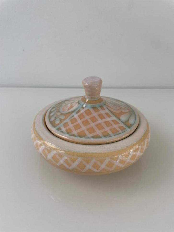 Handbeschilderde sieradendoos in zachte pasteltinten, Antiek en Kunst, Curiosa en Brocante, Ophalen of Verzenden