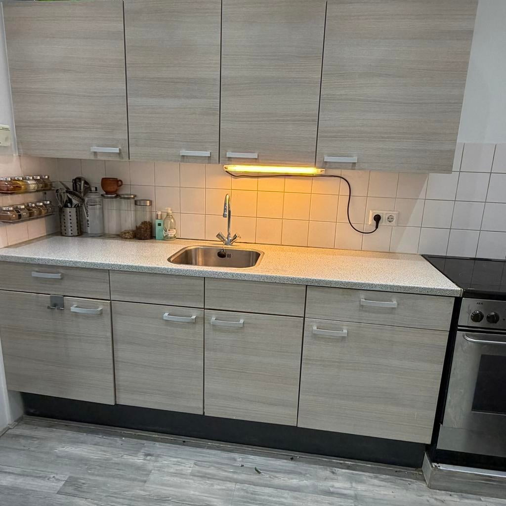 Bruynzeel keukenblok + inductie fornuis + koelkast, 17 april, Huis en Inrichting, Keuken | Complete keukens, Ophalen of Verzenden