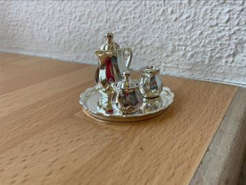 Zilverkleurig miniatuur theeservies van Bodo Hennig