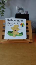Dribbel naar het park - Eric Hill, Ophalen of Verzenden, Zo goed als nieuw, 2 tot 3 jaar, Uitklap-, Voel- of Ontdekboek