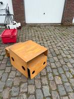 Kindertafel en twee stoelen/banken, Ophalen, Gebruikt, Tafel(s) en Stoel(en)