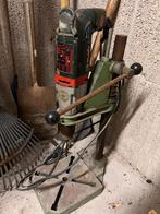 Diverse soorten tuingereedschap, Ophalen