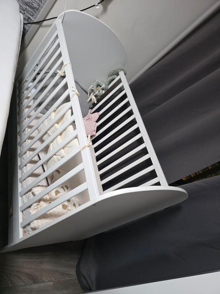 Ikea babybedje met matras en toebehoren, Kinderen en Baby's, Babywiegjes en Ledikanten, Zo goed als nieuw, Ledikant, Ophalen of Verzenden
