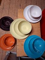 60 sets servies in 5 kleuren van Ikea. 2 sets incompleet., Huis en Inrichting, Keuken | Servies, Ophalen, Overige stijlen, Bord(en)