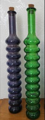 Set van 2 vintage hoge flessen ribbel glas met kurk stopje., Ophalen of Verzenden