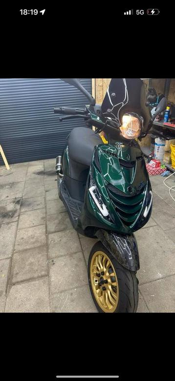 Zip sp kappenset + vespa sprint velgen + power 1 ledjes beschikbaar voor biedingen