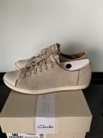 Clarks dames sneakers gympen grijs wit suède maat 38, Kleding | Dames, Schoenen, Grijs, Ophalen of Verzenden, Zo goed als nieuw