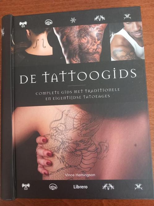 De Tattoogids, Hobby en Vrije tijd, Cursusmateriaal, Zo goed als nieuw, Kunst en Creatief, Boek, Ophalen of Verzenden