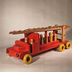 Okwa Houten Brandweerauto met Poppen, Antiek en Kunst, Ophalen of Verzenden