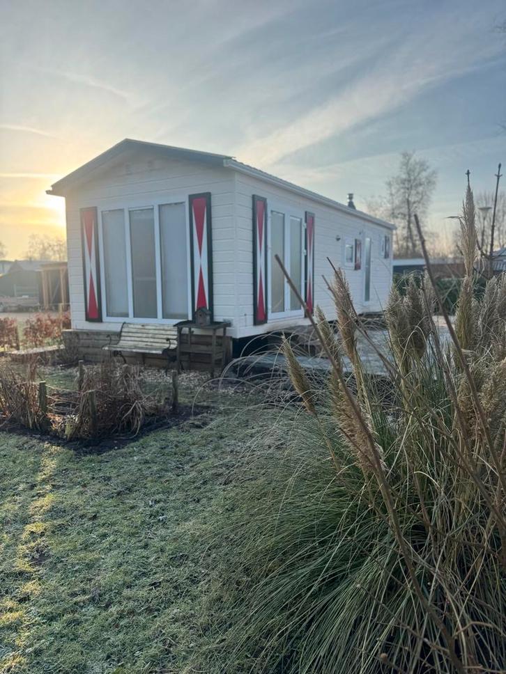Modern Chalet te Koop in Leeuwarden, Caravans en Kamperen, Stacaravans, tot en met 4, Ophalen