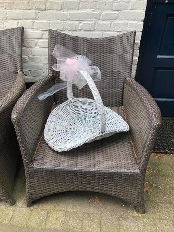 Wit riet uitdeel mand bruiloft communie beschikbaar voor biedingen