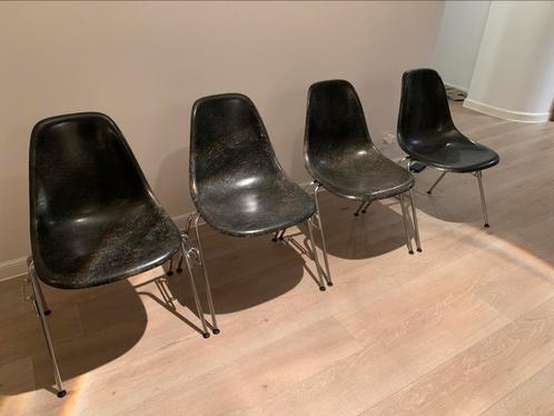 4 zwarte Herman Miller / Eames DSS glasfiber kuipstoelen, Huis en Inrichting, Stoelen, Gebruikt, Vier, Zwart, Ophalen
