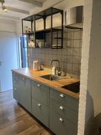 Grijs-groene rechte keuken, Ophalen, Enkelwandige keuken, Zo goed als nieuw, Hout