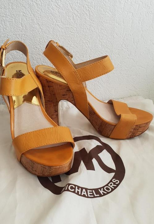 Dames schoenen 38 maat, Michael Kors, Kleding | Dames, Schoenen, Zo goed als nieuw, Pumps, Geel, Verzenden