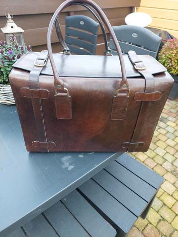 Vintage leren koffer/ Vintage tas/Vintage Gereedschapskoffer beschikbaar voor biedingen