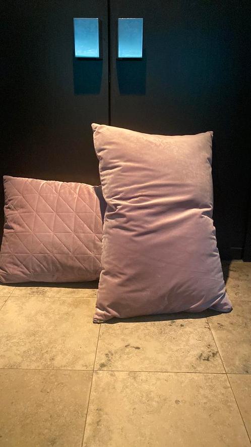 2 zalmroze, fluweelzachte kussens 58 x 90 cm Jysk, Huis en Inrichting, Woonaccessoires | Kussens, Zo goed als nieuw, Rechthoekig