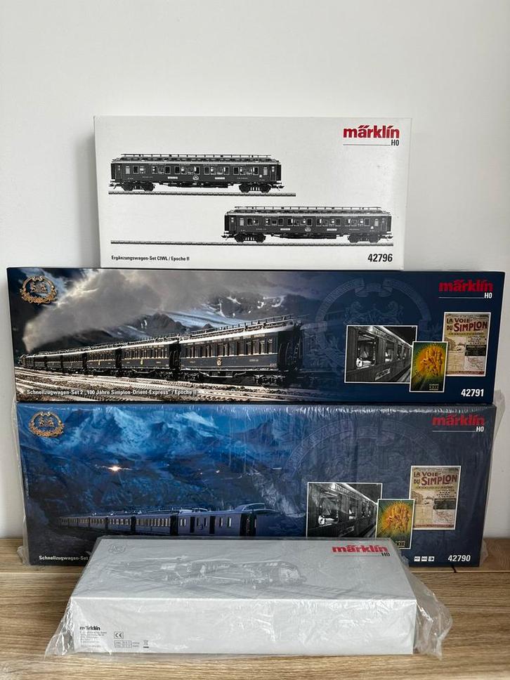Marklin Simplon-Oriënt-Express 39243 + 42790 + 42791 + 42796, Hobby en Vrije tijd, Modeltreinen | H0, Zo goed als nieuw, Treinset