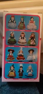 Poppen uit 12 landen, Verzamelen, Poppen, Ophalen of Verzenden, Nieuw, Pop