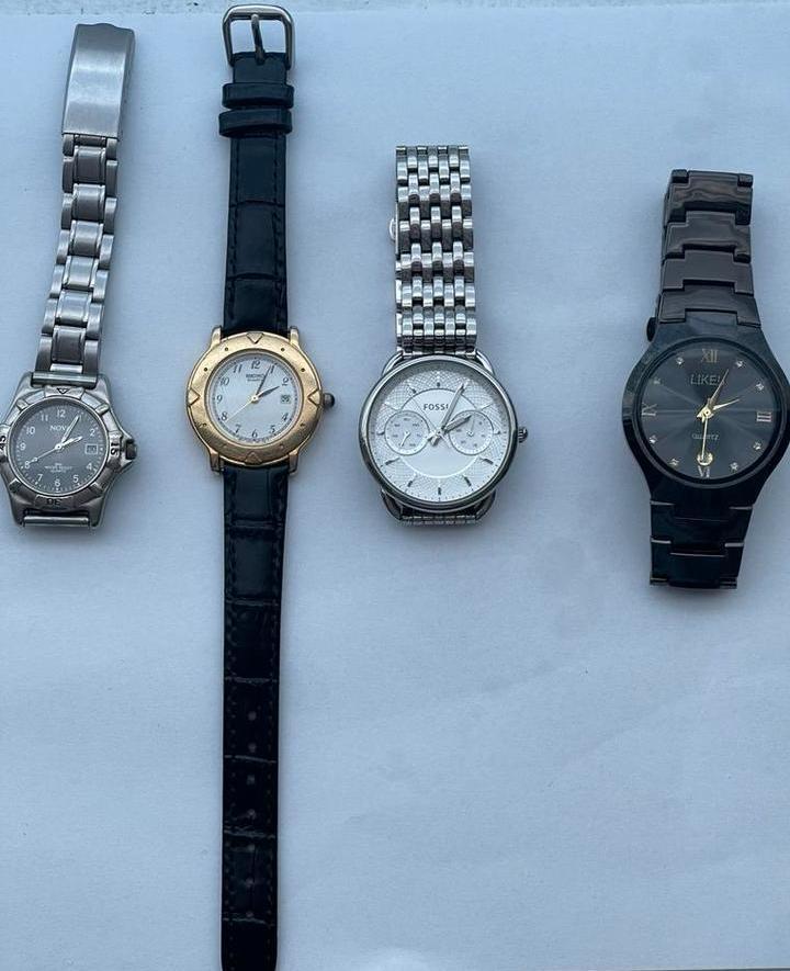 4 dameshorloges – Fossil, Seiko, Liku, Nova – in één partij, Antiek en Kunst, Antiek | Klokken, Ophalen of Verzenden