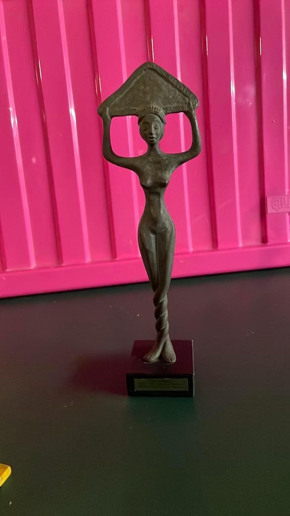 Bronzen beeldje, dame met gedraaide benen, Antiek en Kunst, Kunst | Beelden en Houtsnijwerken, Ophalen of Verzenden