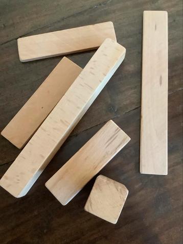 Hout bouwstenen beschikbaar voor biedingen