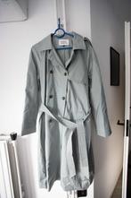Lichtblauwe / grijze trenchcoat Galeries Lafayette maat 40/L, Kleding | Dames, Maat 38/40 (M), Verzenden, Zo goed als nieuw, Galeries Lafayette