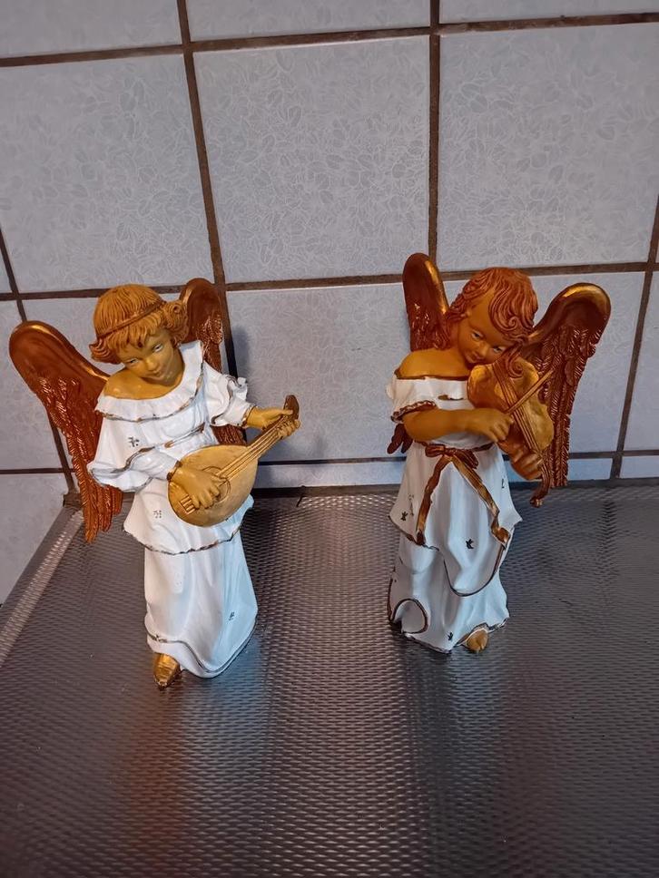 Twee Engelenbeeldjes met Instrumenten, Diversen, Kerst, Zo goed als nieuw, Ophalen of Verzenden
