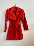 Sisley Rode Trenchcoat XS (34) ZGAN, Kleding | Dames, Jassen | Zomer, Ophalen of Verzenden, Zo goed als nieuw, Maat 34 (XS) of kleiner
