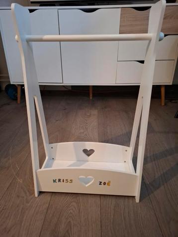Kledingrek poppenkleding  beschikbaar voor biedingen