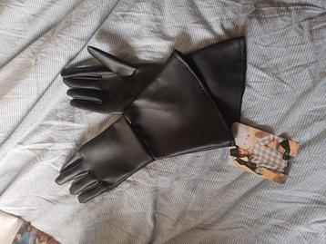 Verkleed Handschoenen beschikbaar voor biedingen