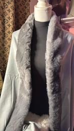 Gray scarf w/ luxurious fur | onesize, Kleding | Dames, Mutsen, Sjaals en Handschoenen, Ophalen of Verzenden, Zo goed als nieuw