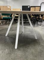 Studio Henk Eettafel 140 cm Beige HPL Fenix | Van €2629, nu, Studio Henk, Nieuw, Ophalen of Verzenden, Studio Henk