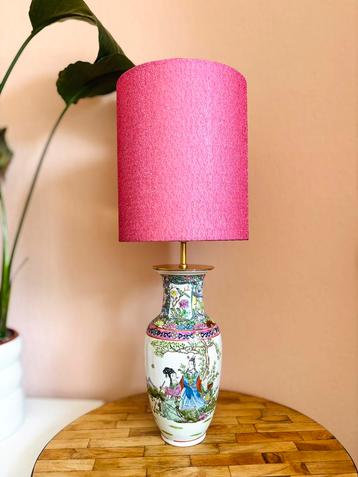 Chineese vaaslamp beschikbaar voor biedingen