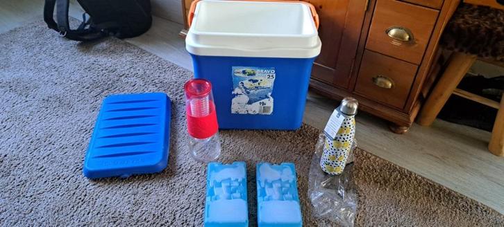 te koop grote blauwe koelbox 35 x 23 x 39 cm en spullen erbi, Caravans en Kamperen, Koelboxen, Zo goed als nieuw, Koelbox, Koelelement
