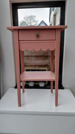 Schattig roze nachtkastje scalloped (met geschulpte rand, 45 tot 60 cm, Minder dan 55 cm, Ophalen of Verzenden, Zo goed als nieuw