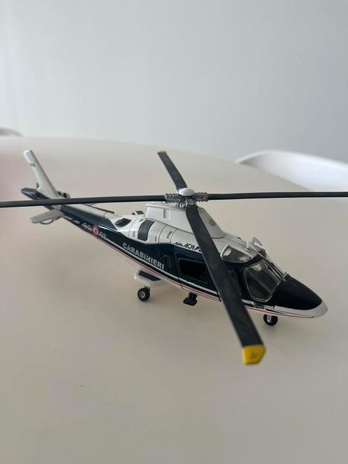 Agusta helicopter, Verzamelen, Luchtvaart en Vliegtuigspotten, Zo goed als nieuw, Overige typen, Ophalen of Verzenden