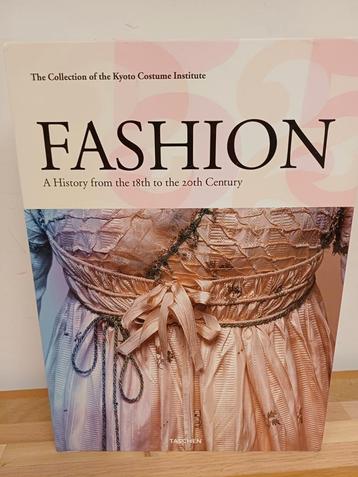 Fashion: The Kyoto Costume Institute - 2 Delige Set beschikbaar voor biedingen