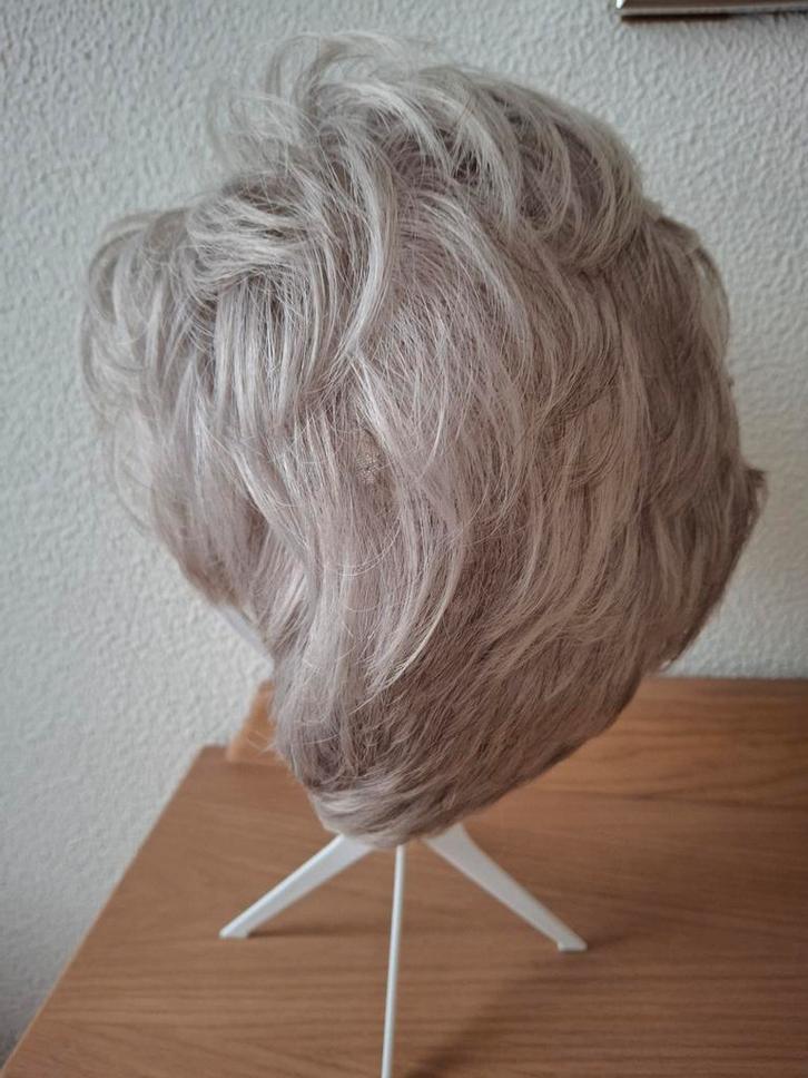 Grijze pruik, Sieraden, Tassen en Uiterlijk, Uiterlijk | Haarverzorging, Ophalen of Verzenden