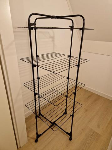 Droogtorens zwart met wieltjes (2x) beschikbaar voor biedingen